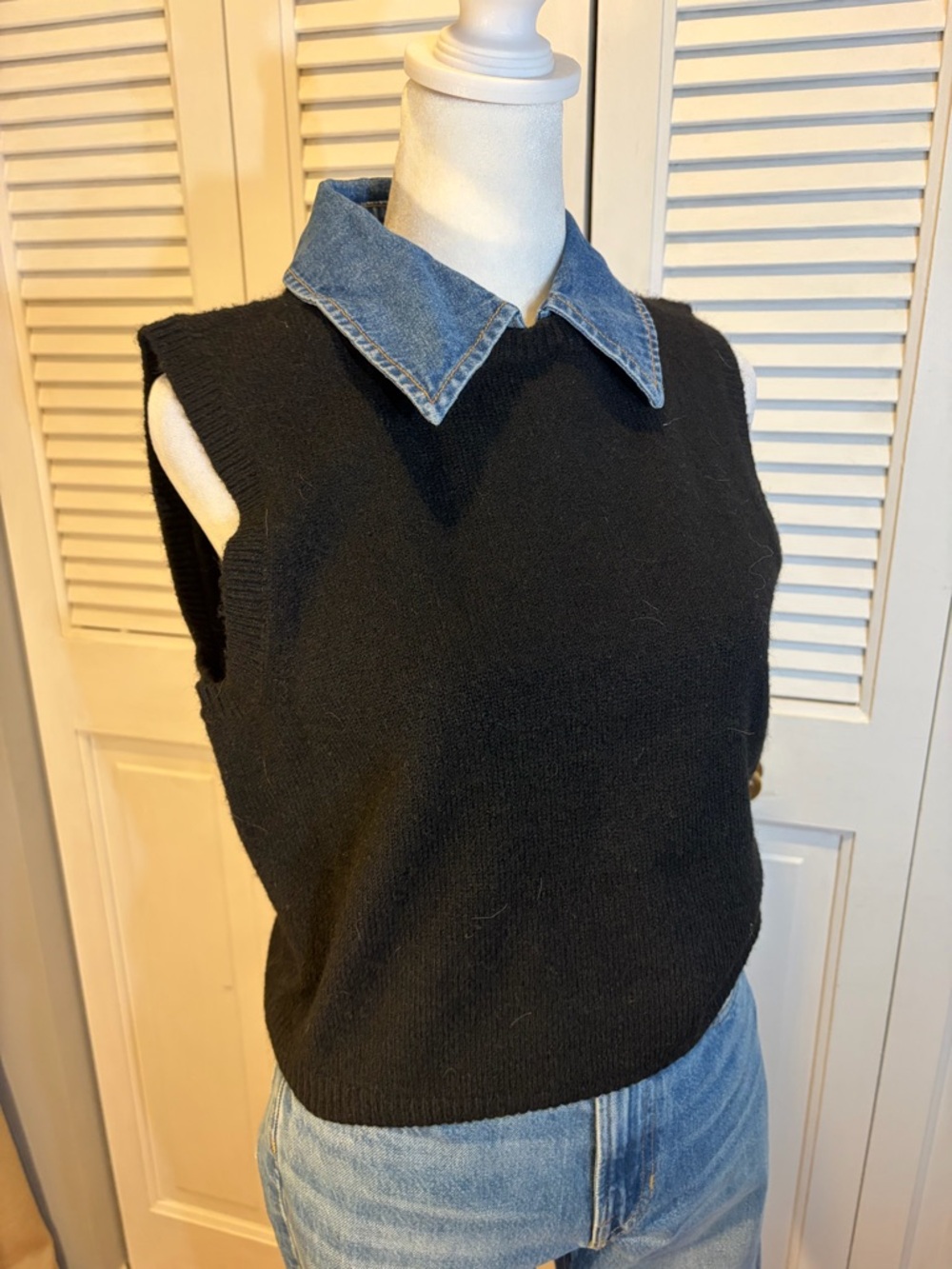 Black Sleeveless Knit Top with Denim Collar - Picture 2 of 9